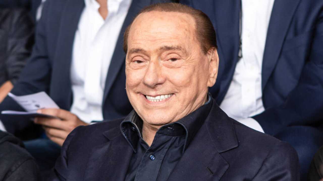 Silvio Berlusconi, showgirl criticata