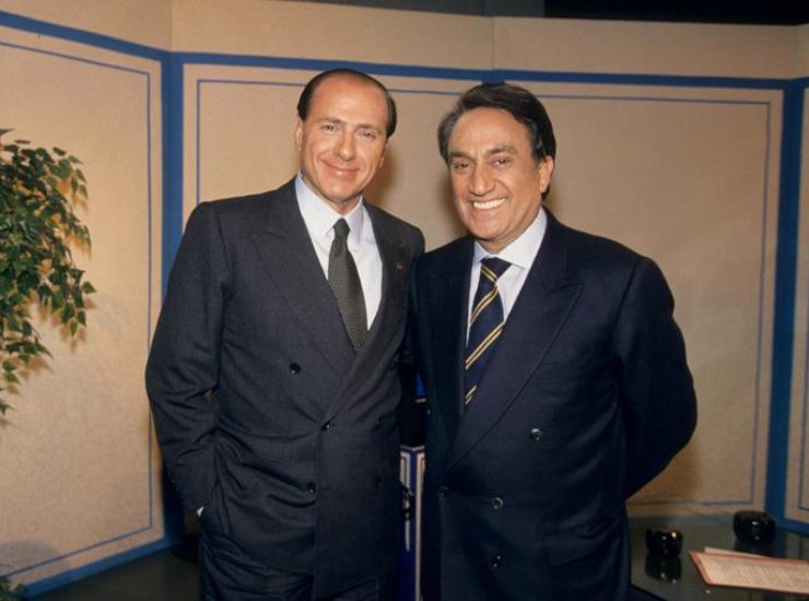 Fede assieme all'ex premier Silvio Berlusconi in una foto risalente ai primi 2000. (Foto: Instagram) - Metropolinotizie.it