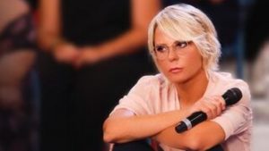 Maria De Filippi nello studio di Uomini e Donne