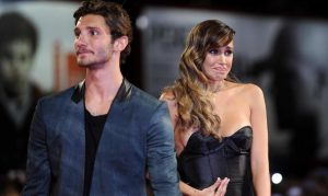 Stefano De Martino e Belen Rodriguez felici - metropolinotizie.it