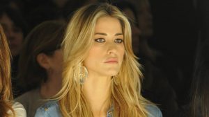 Shock per la conduttrice Elena Santarelli: gettata via. (Foto: Vanity Fair) - Metropolinotizie.it