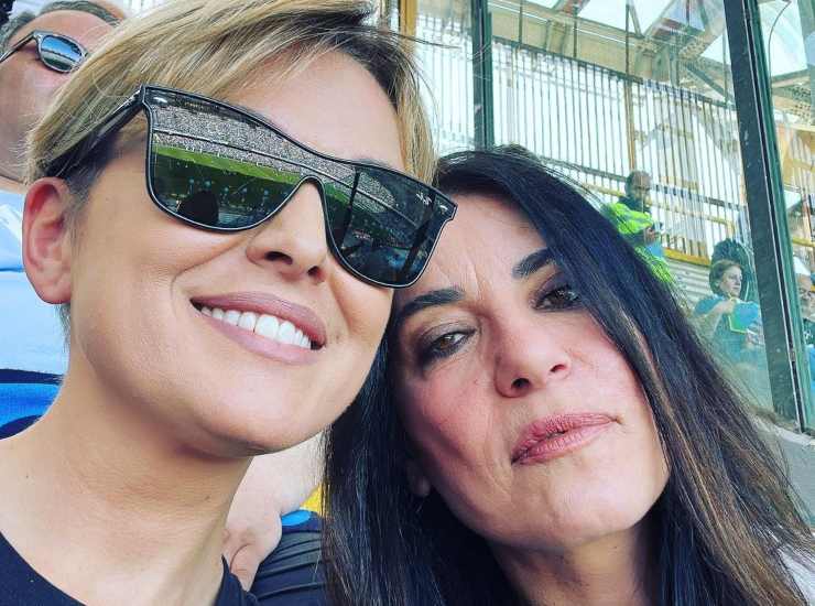 Un selfie postato da Francesca Pascale assieme a Paola; si trovavano allo Stadio Diego Armando Maradona di Napoli. (Instagram) - Metropolinotizie.it