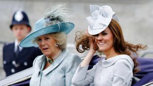 Camilla Parker-Bowles e Kate Middleton in un viaggio in carrozza. (Deposit Photos) - Metropolinotizie.it