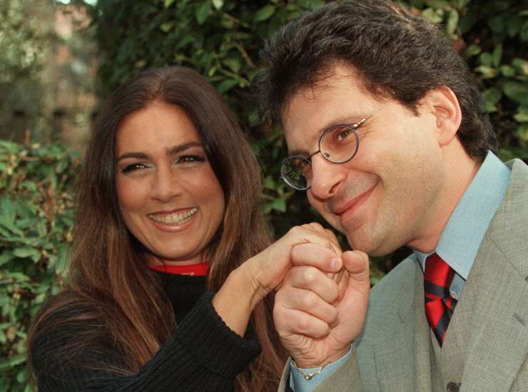 Una giovane Romina Power assieme a Fabrizio Frizzi nel 1998. (ANSA) - Metropolinotizie.it