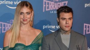 Chiara Ferragni e Fedez sul red carpet per "Ferragnez - La Serie". (ANSA) - Metropolinotizie.it