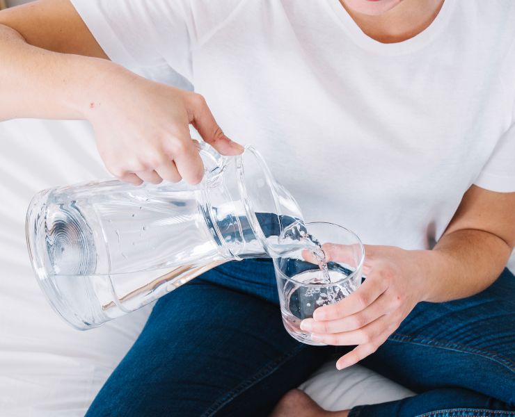 Acqua in bottiglia plastica